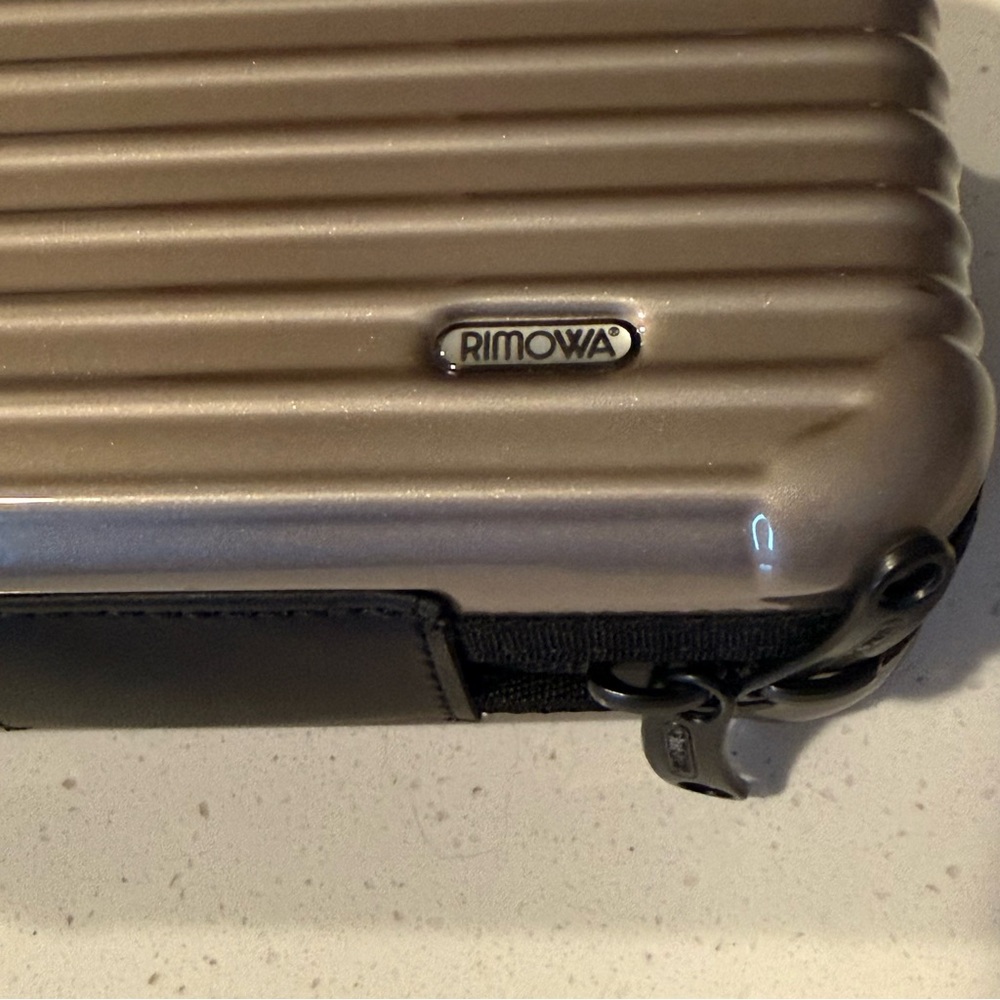 Rimowa First Class Hard Shell Amenity Mini Beige metallic 7" Case - Picture 4 of 7